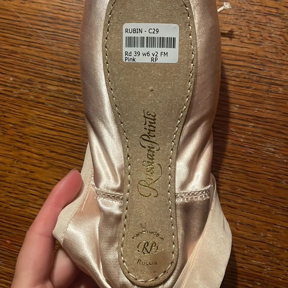 BRAND NEW RUSSIAN POINTE RUBIN POINTE SHOES. I HAVE 2 PAIRS AVAILABLE! 🩰🩰 - Picture 3 of 3